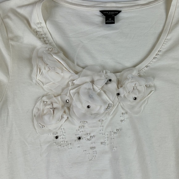 ANN Taylor Ivory T-shirt with Floral Appliques - Picture 4 of 8